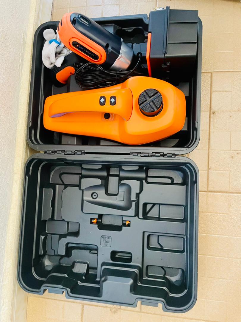 Kit de Cric Électrique ZoneMarket : Changez vos pneus sans effort et en un temps record !